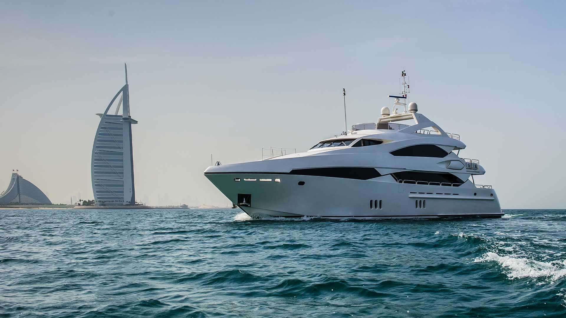 Yacht placed before Burj Al Arab on a sunny day