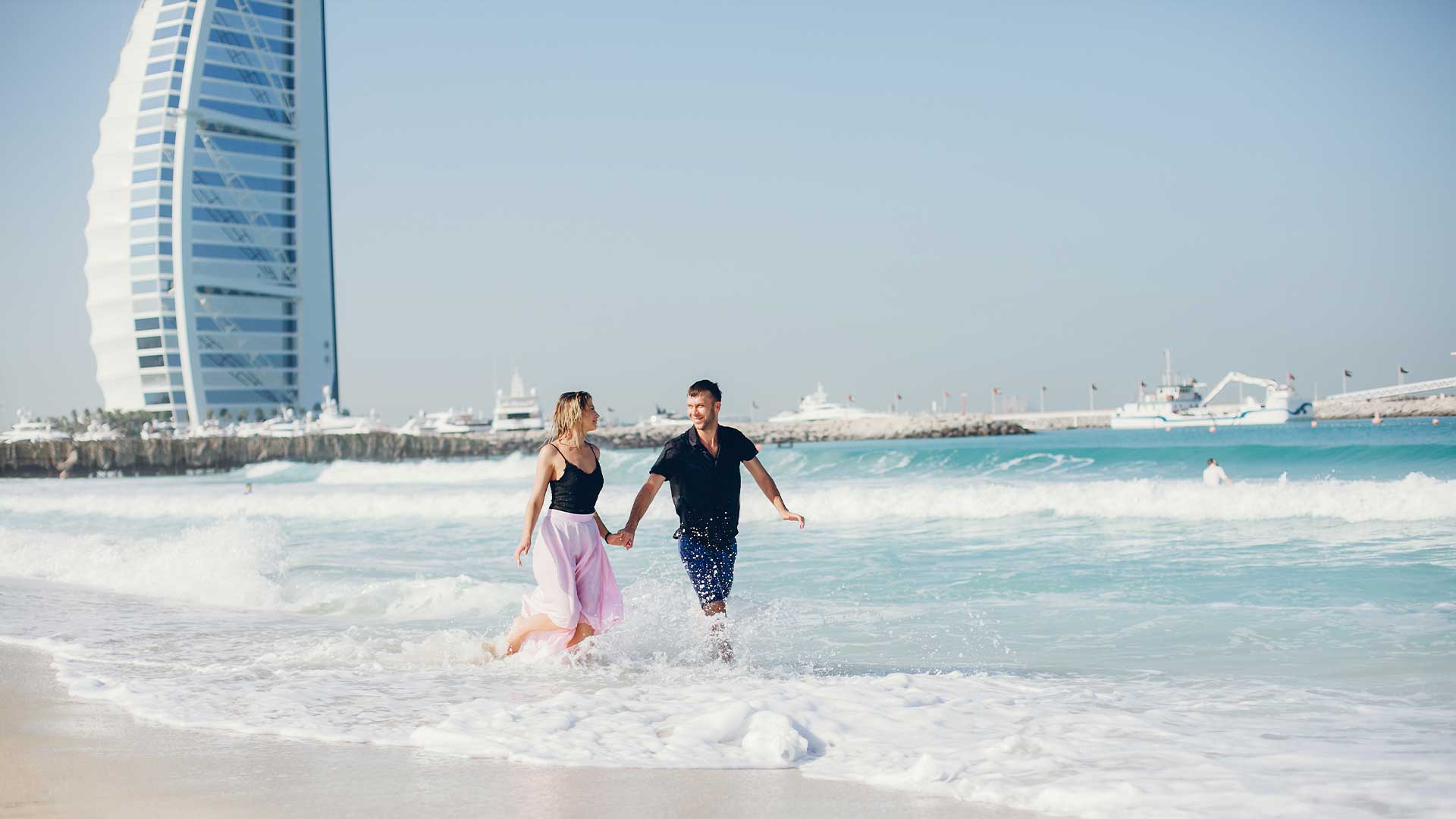 Enjoy Beach Date
